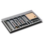 UTENSIL TRAY METAL GREY W 90 CM                                                                                          
MIN 795MM MAX840MM W, MIN 390MM MAX 490MM DE